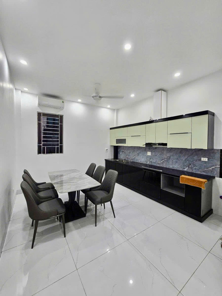 Bán nhà Ngọc Thụy 51m 5 tầng MT4m ô tô lô góc 3 thoáng hơn 13 tỷ