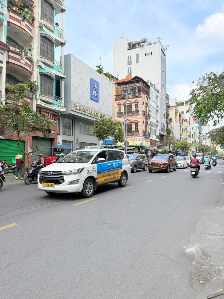 Ngộp NH - Hẻm 6M - Nguyễn Đình Chiểu - Quận 3 - 5 tầng BTCT - 5PN - Giá