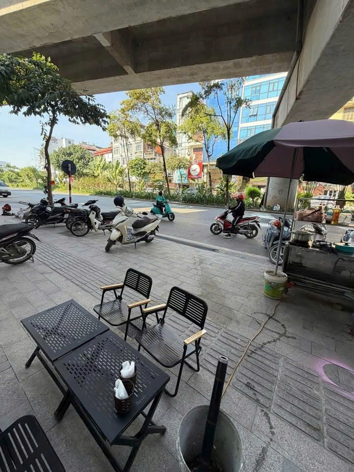 SANG NHƯỢNG CỬA HÀNG MẶT ĐƯỜNG YÊN LÃNG, ĐỐNG ĐA – VỈA HÈ SIÊU RỘNG – CHỈ 5 TRIỆU/THÁNG