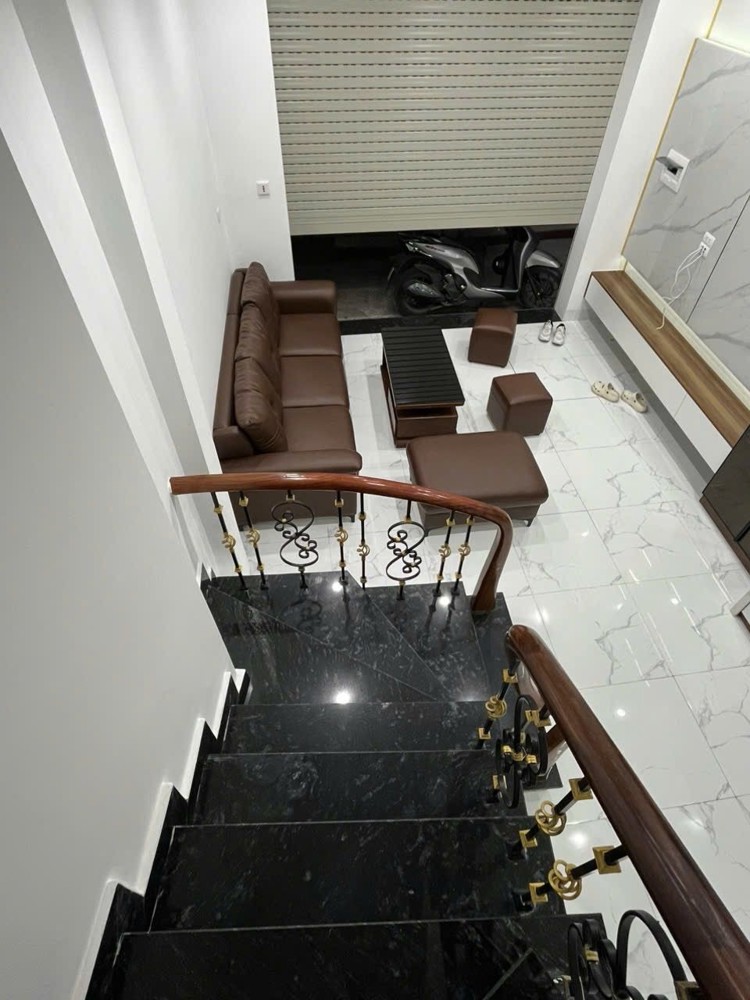 Bán Nhà Đội Cấn 30m2. 6 tầng. mặt tiền 4.3m. giá 11.5 Tỷ Ba Đình Hà