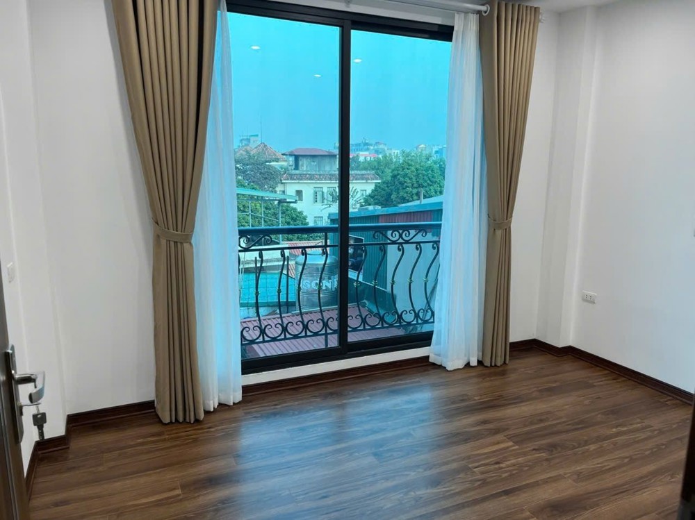 Bán Nhà Đội Cấn 30m2. 6 tầng. mặt tiền 4.3m. giá 11.5 Tỷ Ba Đình Hà