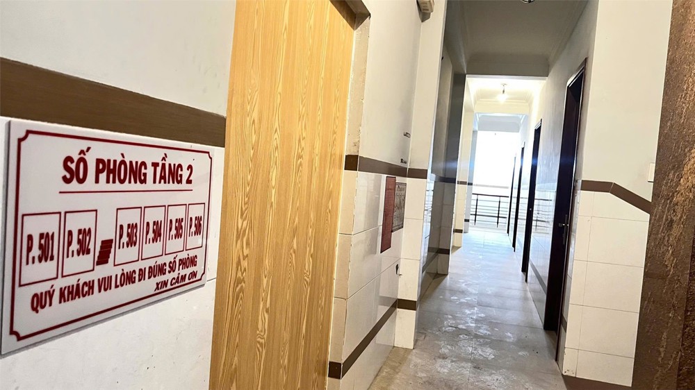 NP960 bán nhà đang kinh doanh khách sạn, với 20p riêng thích hợp đầu tư cho thuê