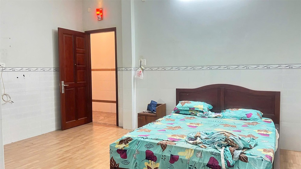 NP960 bán nhà đang kinh doanh khách sạn, với 20p riêng thích hợp đầu tư cho thuê