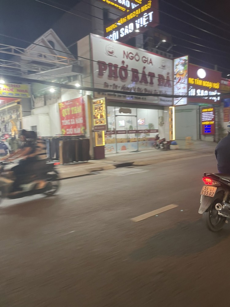 Bán nhà mặt tiền đường Nguyễn Ảnh Thủ, P. Hiệp Thành, Quận 12 - DT 8m x 35m, giá chỉ 25 tỷ