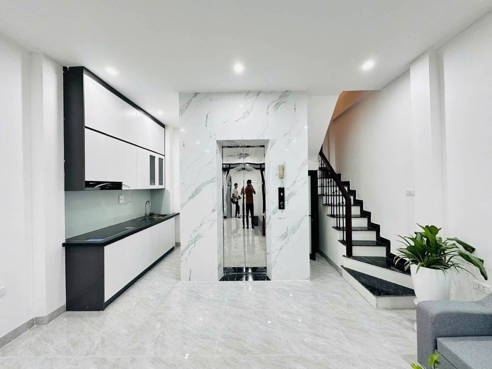 NHÀ MỚI TINH PHỐ HOANG HOA THÁM 40M 5T MT 4,6m NHỈNH 11 TỶ -THANG MÁY – NỘI THẤT ĐẦY ĐỦ