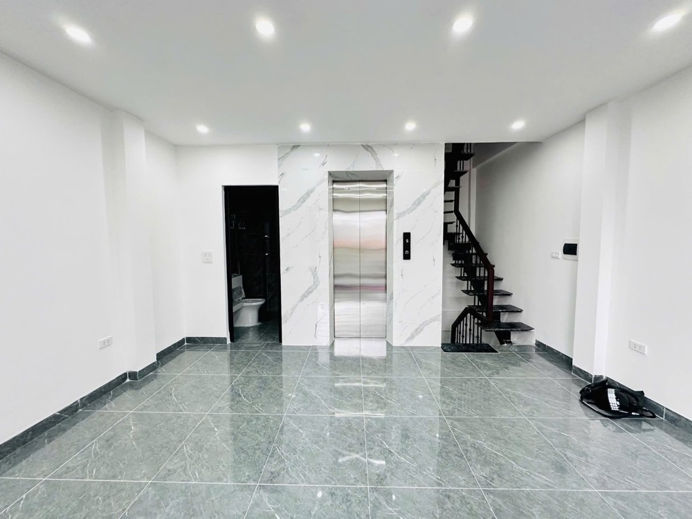 NHÀ MỚI TINH PHỐ HOANG HOA THÁM 40M 5T MT 4,6m NHỈNH 11 TỶ -THANG MÁY – NỘI THẤT ĐẦY ĐỦ