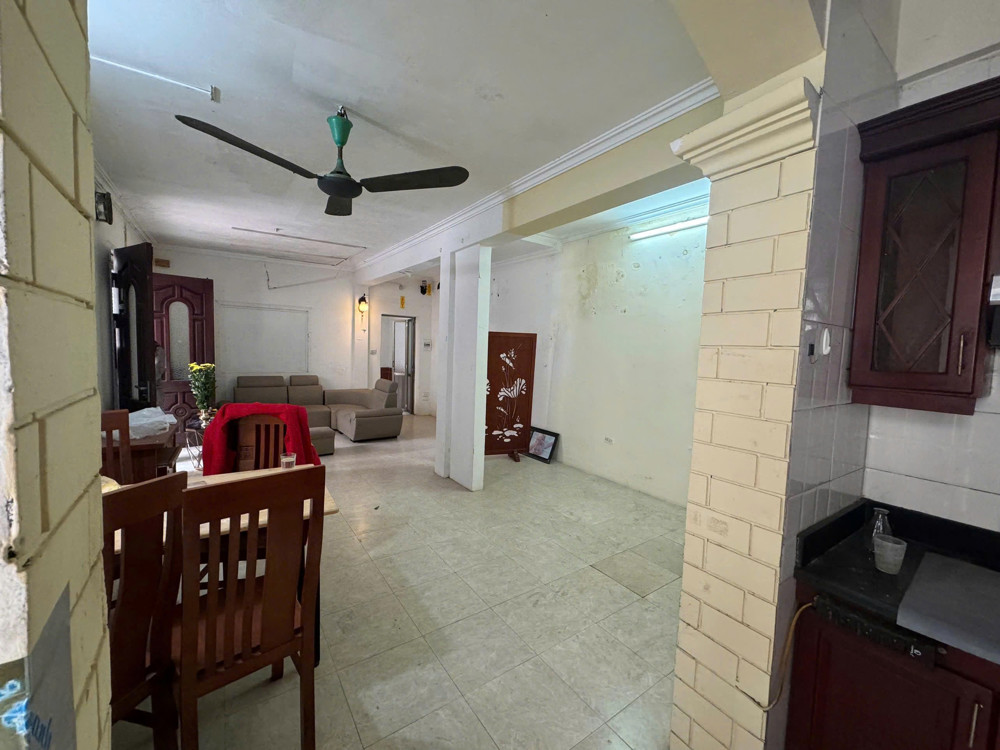 Bán nhà khu tập thể Bưu Điện Hoàng Cầu, Tầng 1, diện tích 30m², sổ đỏ chính chủ