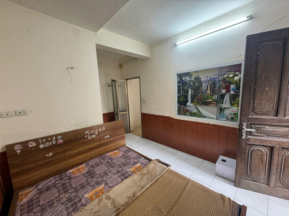 Bán nhà khu tập thể Bưu Điện Hoàng Cầu, Tầng 1, diện tích 30m², sổ đỏ chính chủ