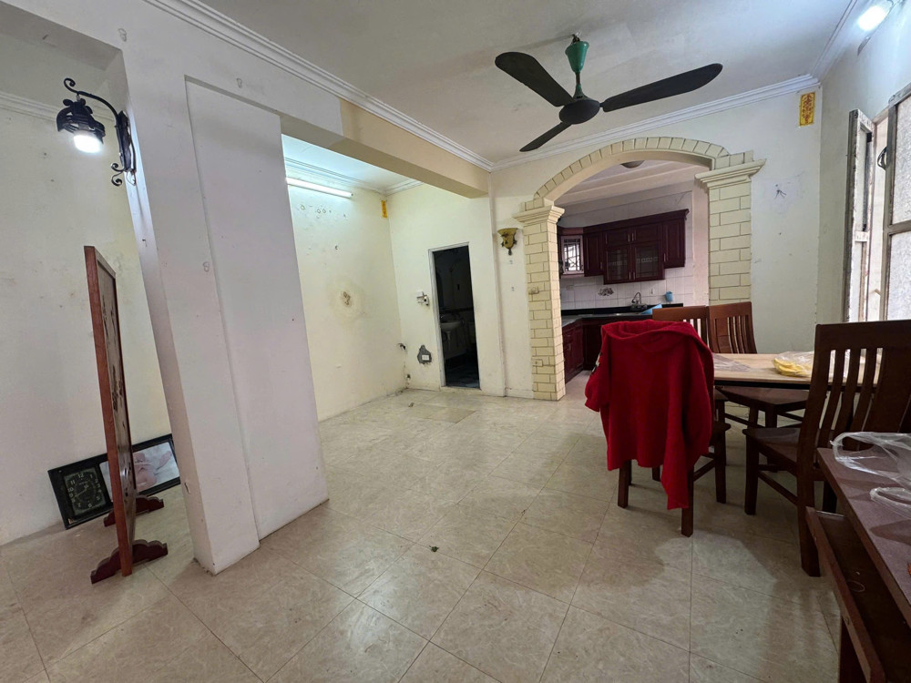 Bán nhà khu tập thể Bưu Điện Hoàng Cầu, Tầng 1, diện tích 30m², sổ đỏ chính chủ