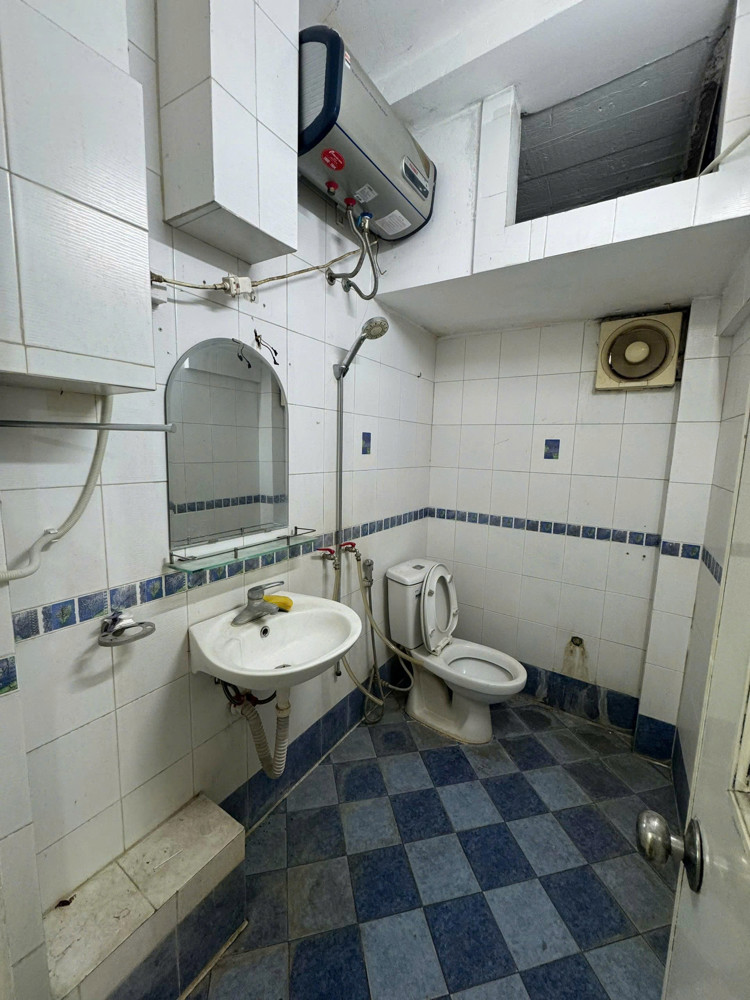 Bán nhà khu tập thể Bưu Điện Hoàng Cầu, Tầng 1, diện tích 30m², sổ đỏ chính chủ