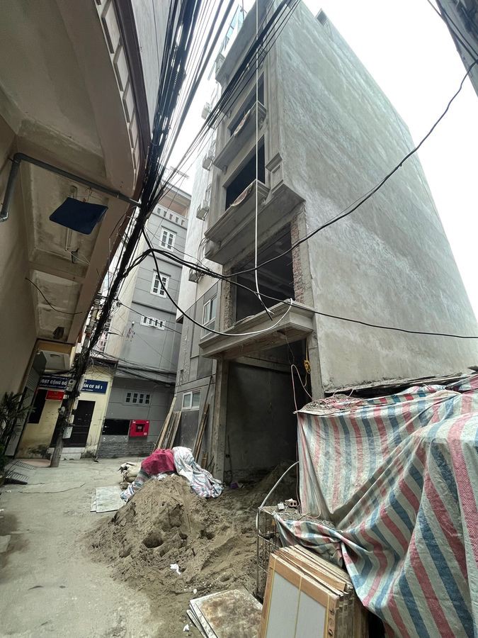 BÁN NHÀ MỚI Ô TÔ ĐỖ CỬA FULL NỘI THẤT Đường Láng 46m2 X 7 Tầng 19.5 Tỷ Đống Đa