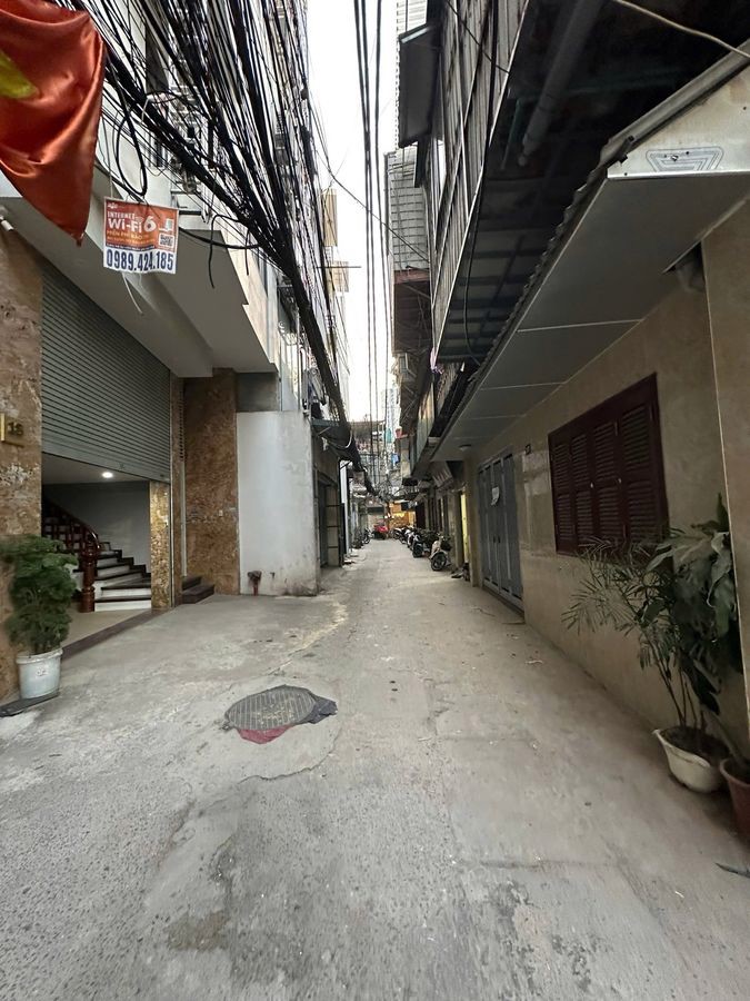 BÁN NHÀ MỚI Ô TÔ ĐỖ CỬA FULL NỘI THẤT Đường Láng 46m2 X 7 Tầng 19.5 Tỷ Đống Đa