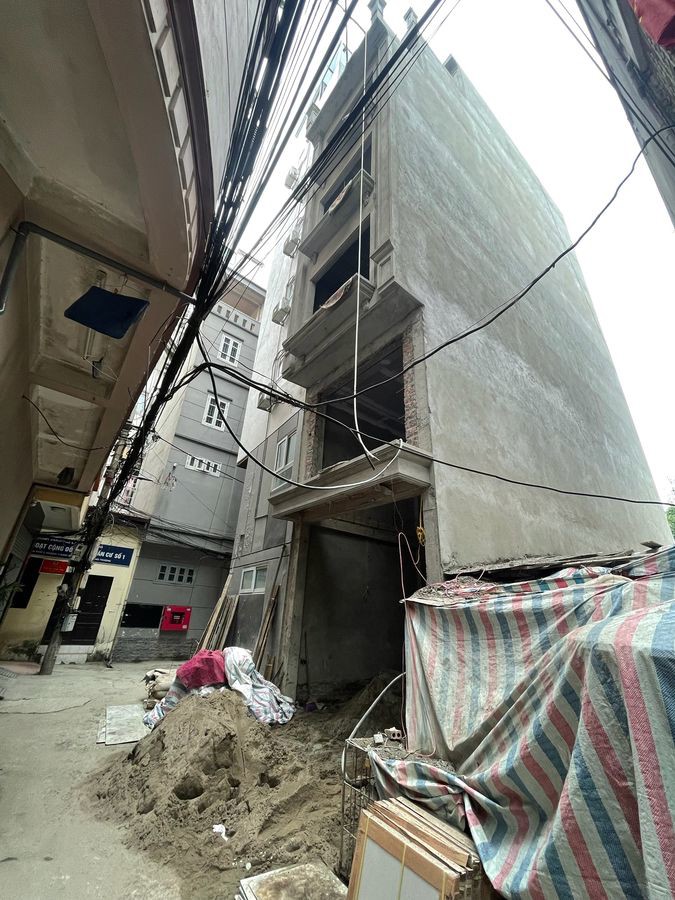 BÁN NHÀ MỚI Ô TÔ ĐỖ CỬA FULL NỘI THẤT Đường Láng 46m2 X 7 Tầng 19.5 Tỷ Đống Đa