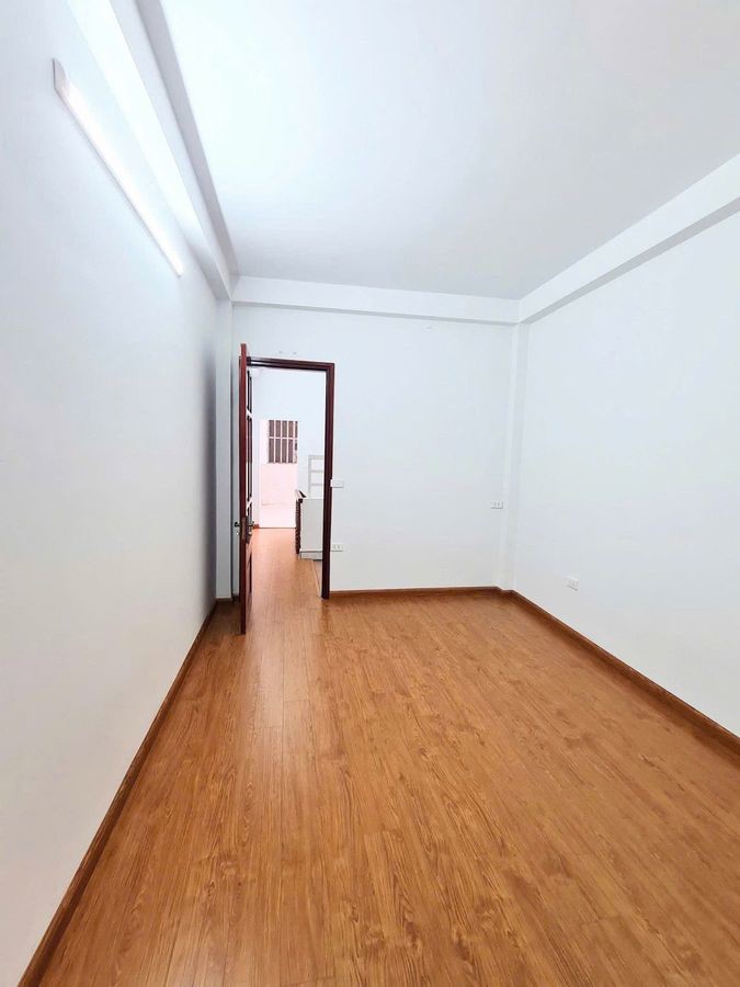 NHÀ  ĐẸP 5 TẦNG NGÕ RỘNG KINH DOANH Xã Đàn 35m2 X 12.85 tỷ Đống Đa Hà Nội