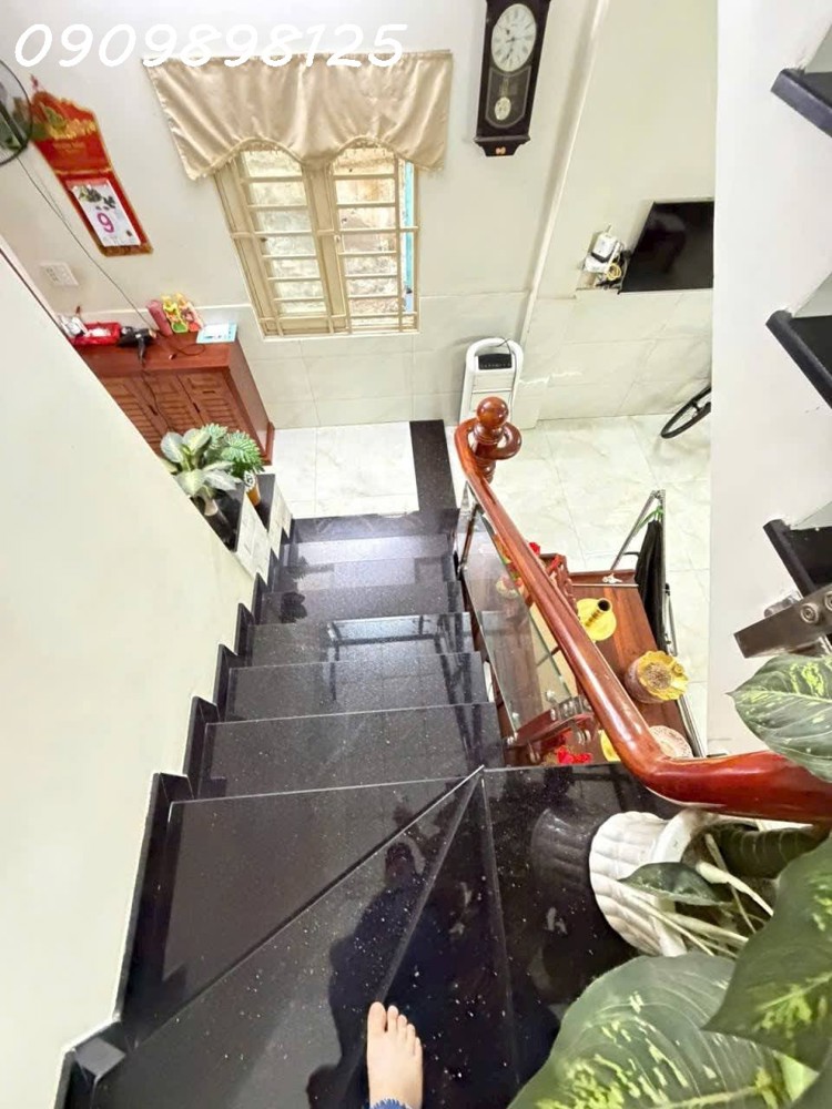 Giảm sốc 1 tỷ 9, gấp bán căn hộ dịch vụ, Lê Cơ, 4x20m, 6 Tầng thang máy, 13 CHD khép kín, dòng tiền