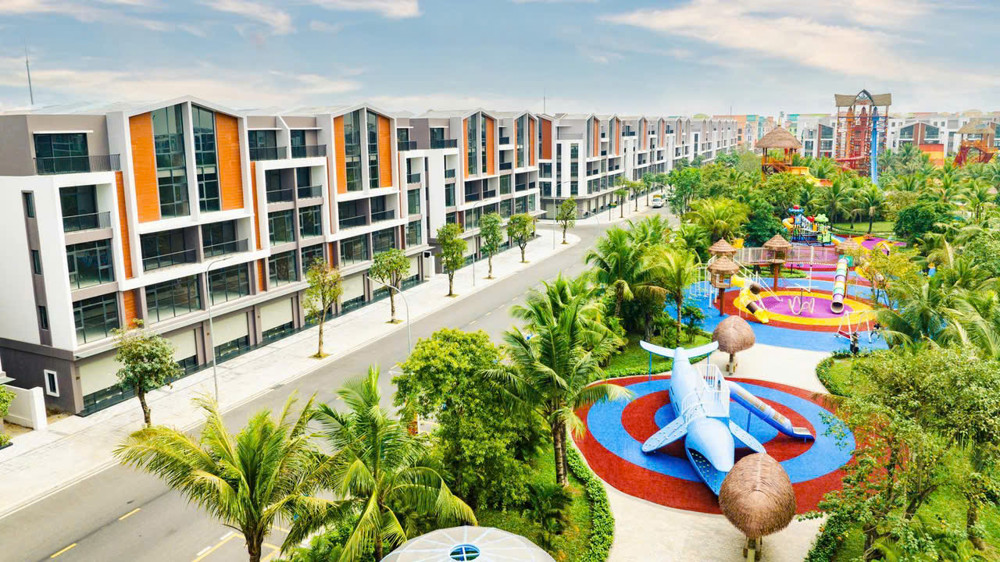 Bán căn liền kề xẻ khe tại phố biển oceanpark 3. Vị trí rất đẹp thuận tiện , nhà thoáng sáng . Gía
