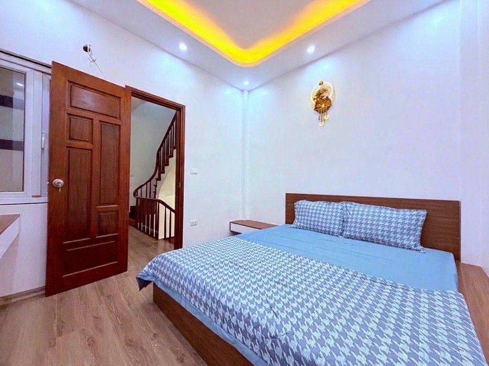 hồ tùng mậu 40m x5 tầng 10,8 tỷ.gần phố,gần ô tô,full nội thất đẹp