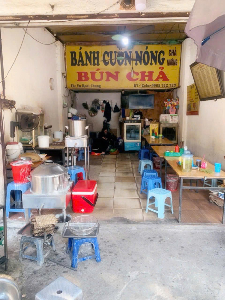 SANG NHƯỢNG QUÁN BÁNH CUỐN – BÚN CHẢ VỊ TRÍ ĐẸP NGÃ TƯ CHỢ MẬU LƯƠNG, HÀ NỘI