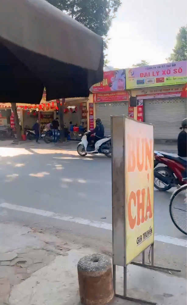 SANG NHƯỢNG QUÁN BÁNH CUỐN – BÚN CHẢ VỊ TRÍ ĐẸP NGÃ TƯ CHỢ MẬU LƯƠNG, HÀ NỘI