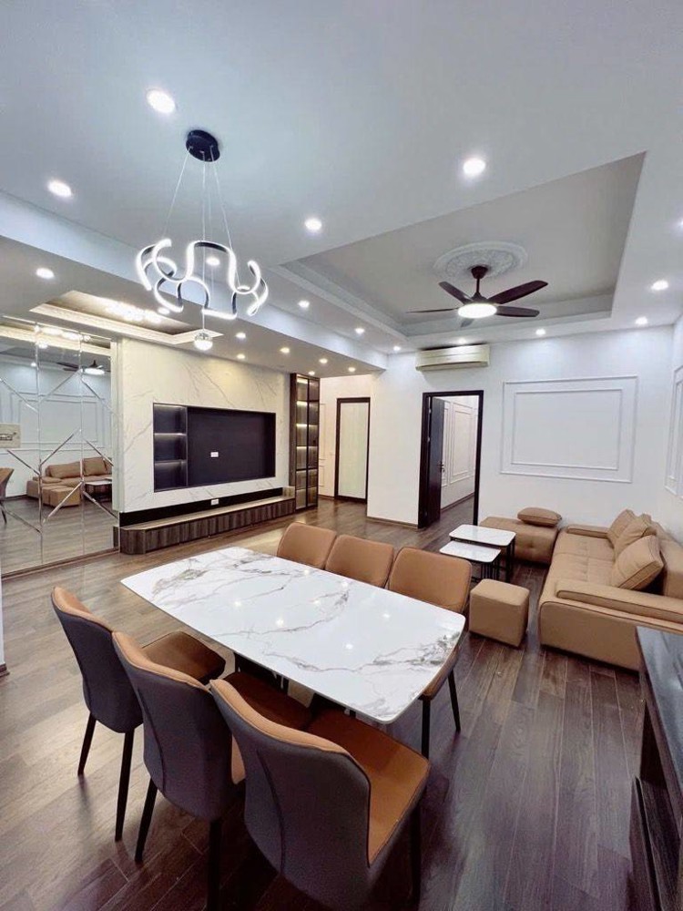 Bán nhà CC Licogi P. Đại Từ, HN, DT 112m2, giá bán 8.3 tỷ 🔥Mô tả: ☀️ Nhà thoáng, căn góc ngập tràn