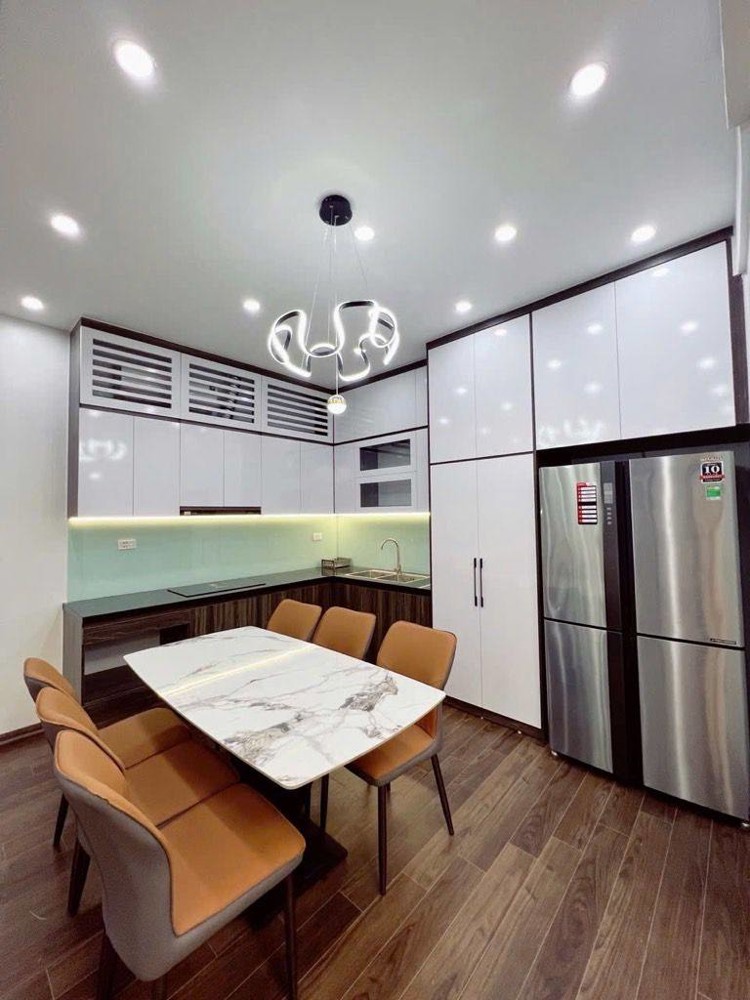 Bán nhà CC Licogi P. Đại Từ, HN, DT 112m2, giá bán 8.3 tỷ 🔥Mô tả: ☀️ Nhà thoáng, căn góc ngập tràn