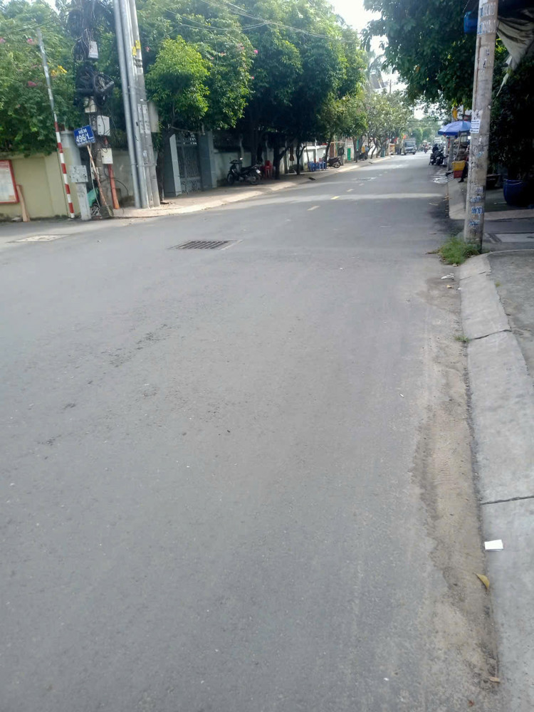 Cần bán lô đất 4 X 15.5m, 2 mặt tiền thông thoáng,ở đường Dương Quảng Hàm, P6, GV,thích hợp xây ở