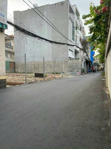 Cần bán lô đất 4 X 15.5m, 2 mặt tiền thông thoáng,ở đường Dương Quảng Hàm, P6, GV,thích hợp xây ở