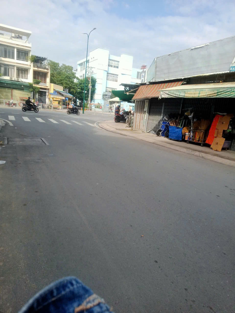 Cần bán lô đất 4 X 15.5m, 2 mặt tiền thông thoáng,ở đường Dương Quảng Hàm, P6, GV,thích hợp xây ở