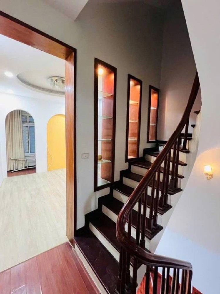 NHÀ ĐẸP LỘNG LẪY-TRUNG TÂM CẦU GIẤY – NGÕ THÔNG, NÔNG – Ô TÔ CÁCH 30M – GIÁ HỢP LÝ _52 M2