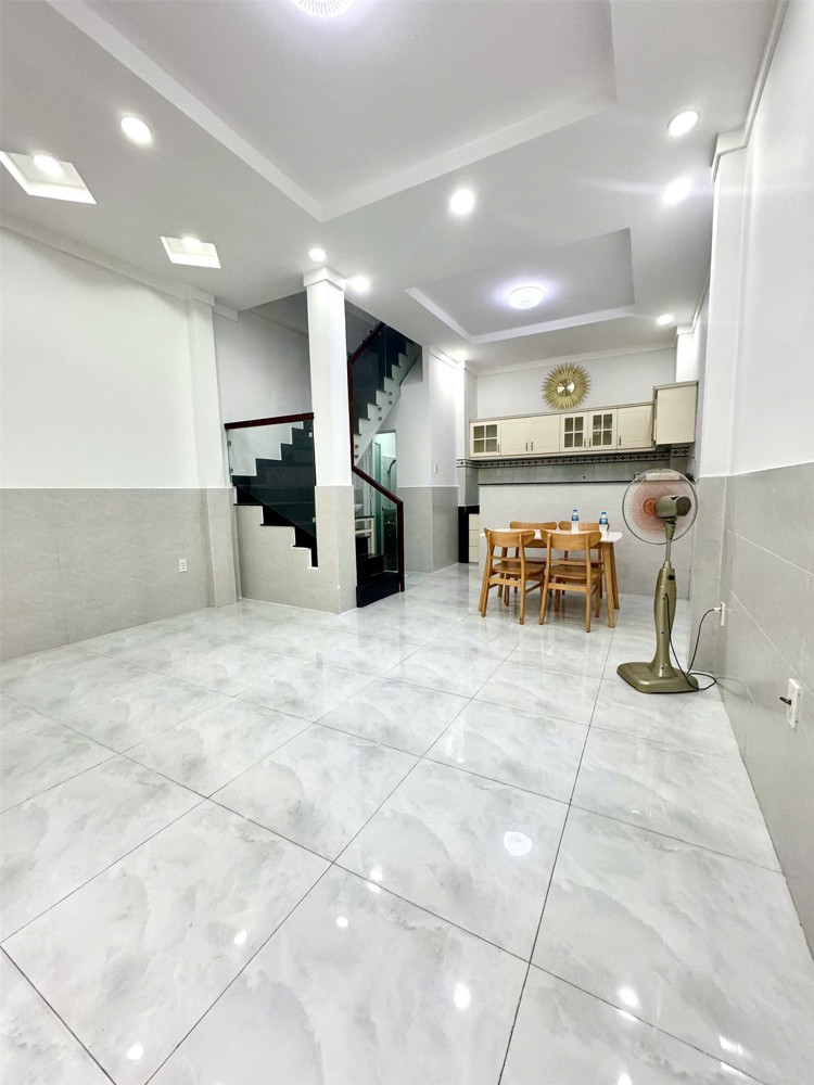 BÁN GẤP NHÀ 3 TẦNG, 4.5x9m, 3PN, HXH, 1/ THỐNG NHẤT, P11 GÒ VẤP, 5 TỶ NHỈNH (Ngay Trường Nguyễn Du)