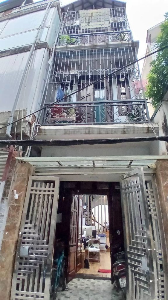 Bán nhà P. Kim Giang, HN, DT 40 m2,3 tầng, giá bán 9.8 tỷ 🔥Mô tả: ☀️ Nhà khu vực đi lại thuận tiện