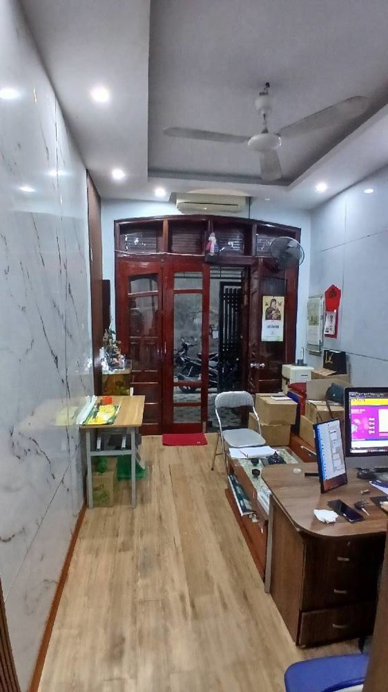 Bán nhà P. Kim Giang, HN, DT 40 m2,3 tầng, giá bán 9.8 tỷ 🔥Mô tả: ☀️ Nhà khu vực đi lại thuận tiện