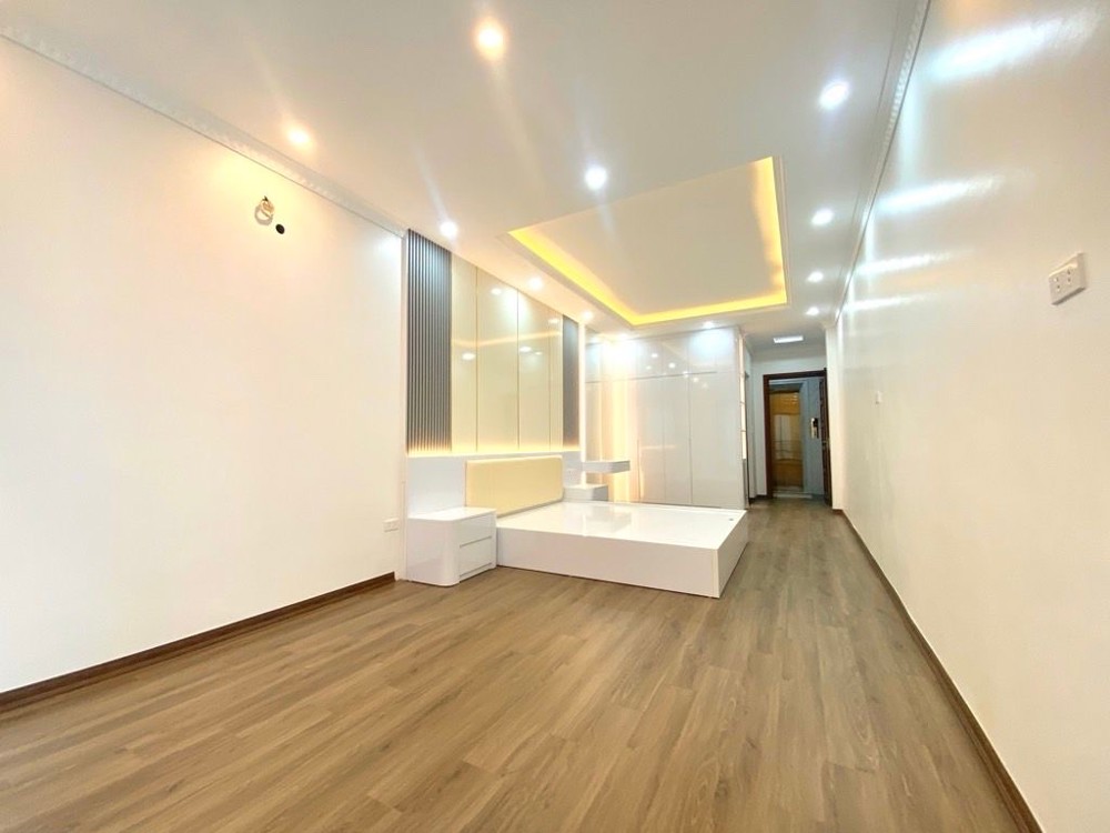 trần quốc vượng 48m x7 tầng thang máy 15,5 tỷ ngõ thông,rộng,gần phố,gần ô tô