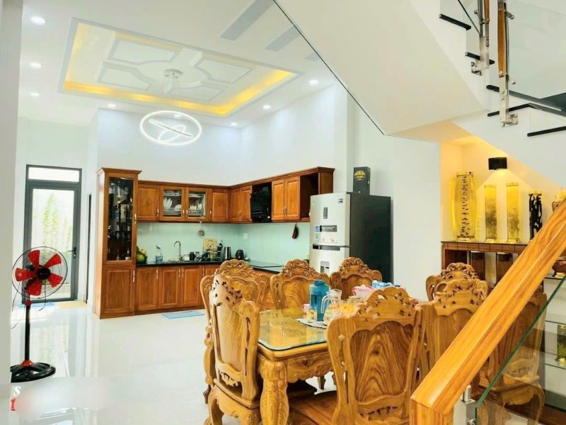 Bán nhà đường Số 4, Linh Tây, Thủ Đức, TP HCM. DT 104 m2, 3 tầng, SH. Giá 12,3 tỷ,