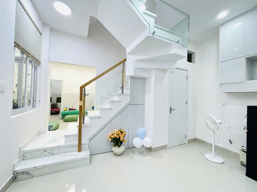 D1721 ⚡️ Giảm 600tr! sát UBND Phường Gò Vấp, SHR, 3 tầng, 5x13m, 6.x tỷ