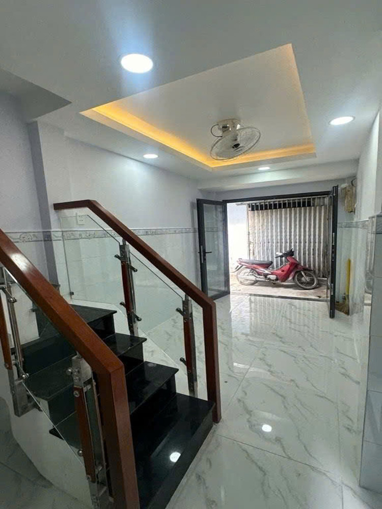 O1726 💖 Giảm 100tr! Nhà Bùi Thế Mỹ Tân Bình, SHR, Vuông, 3 tầng, 2.x tỷ