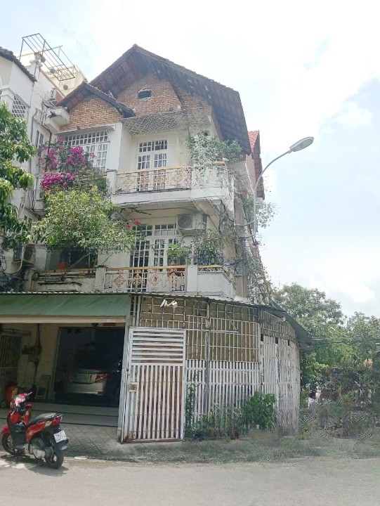 Căn góc 2 mặt tiền đường Số 5 KDC Bình Hưng ngay bx Q8