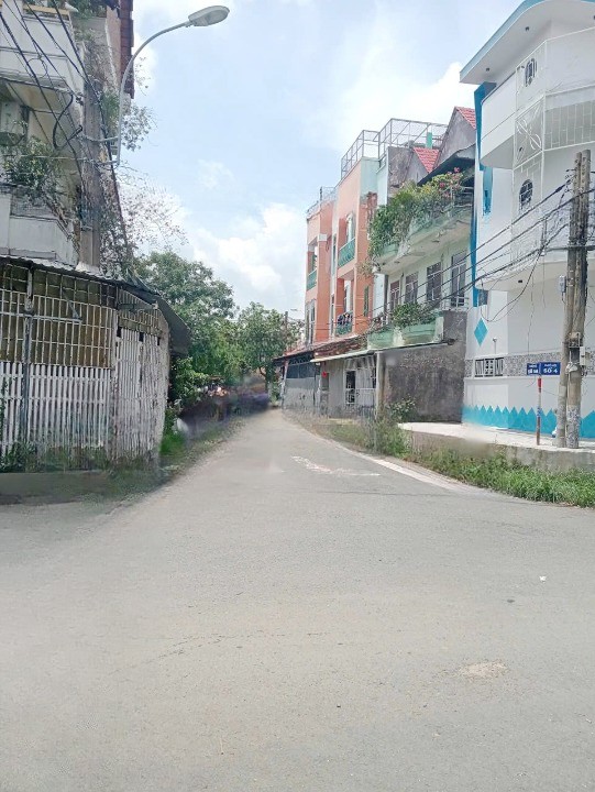 Căn góc 2 mặt tiền đường Số 5 KDC Bình Hưng ngay bx Q8