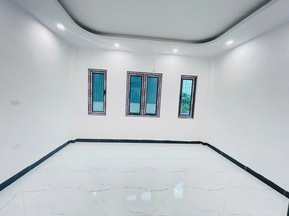 HIẾM HÓT!!- NHÀ ĐẠI ÁNG GẦN HỒ ĐIỀU HOÀ - GẦN NHIỀU TIỆN ÍCH - Ở SƯỚNG