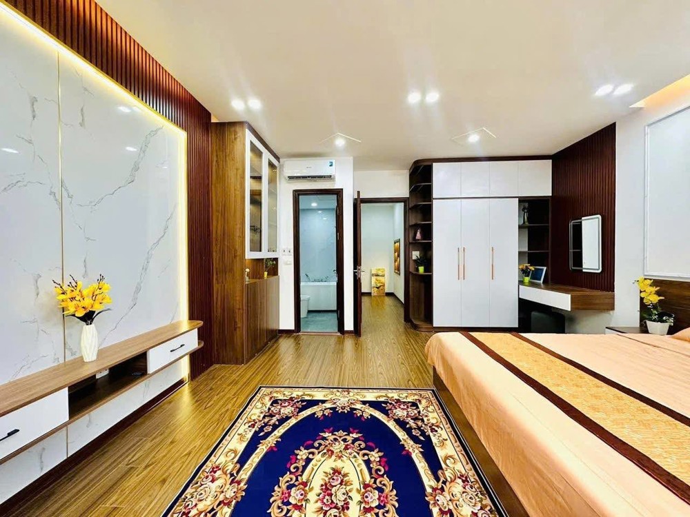 Bán Phố Vương Thừa Vũ-50m*7tầng*5.1MT-Thang máy-Gara ô tô-Gần trường, chợ. 21 tỷ