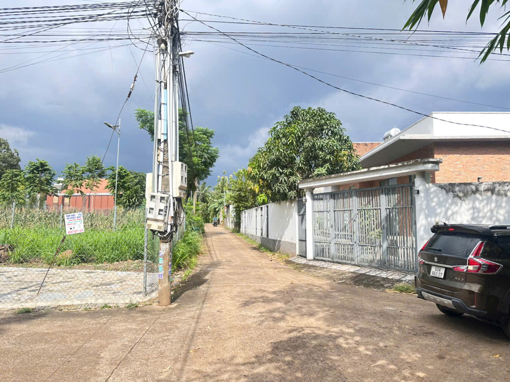 Chính chủ bán gấp đất rẻ vị trí đắc địa 2MT hẻm ôtô Xã Hưng Lộc. DT: 241,9m2. Giá chỉ 3tỷ2 TL