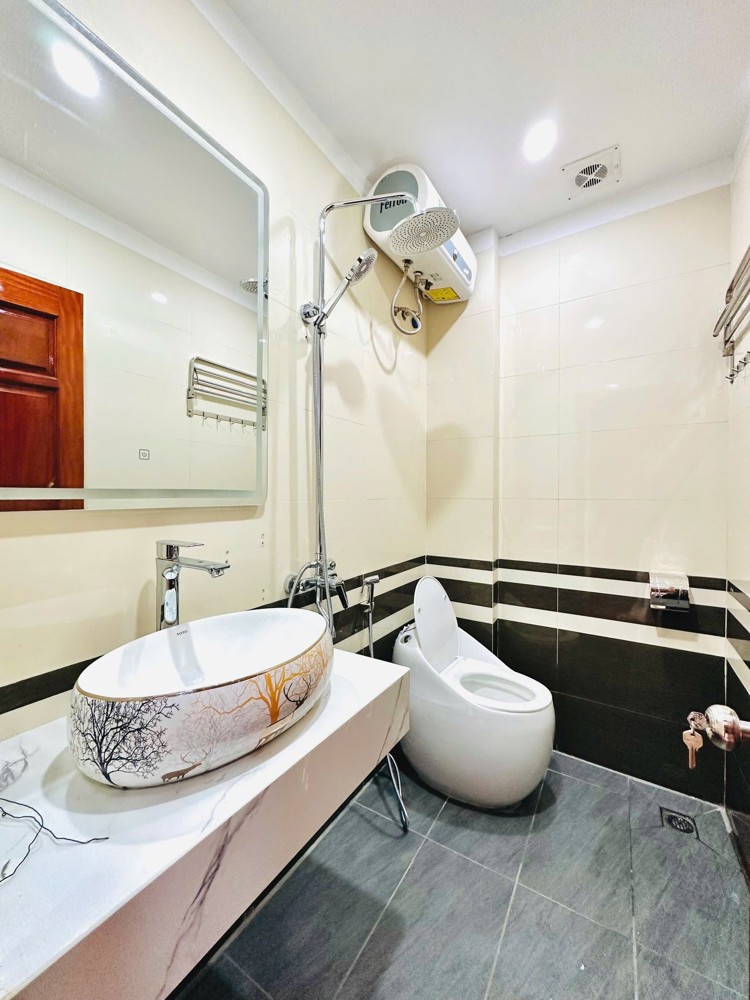 Bán Phố Cù Chính Lan-Lô góc- 89m*5tầng-Ngõ thông, 2 mặt thoáng-Gần trường, chợ. 20 tỷ