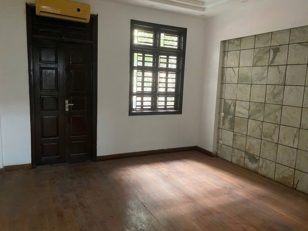 NHÀ ĐẸP PHỐ CẦU GIẤY 30M 6T NHỈNH 10 TỶ-NGÕ RỘNG THÔNG THOÁNG- KHU VỰC DÂN TRÍ