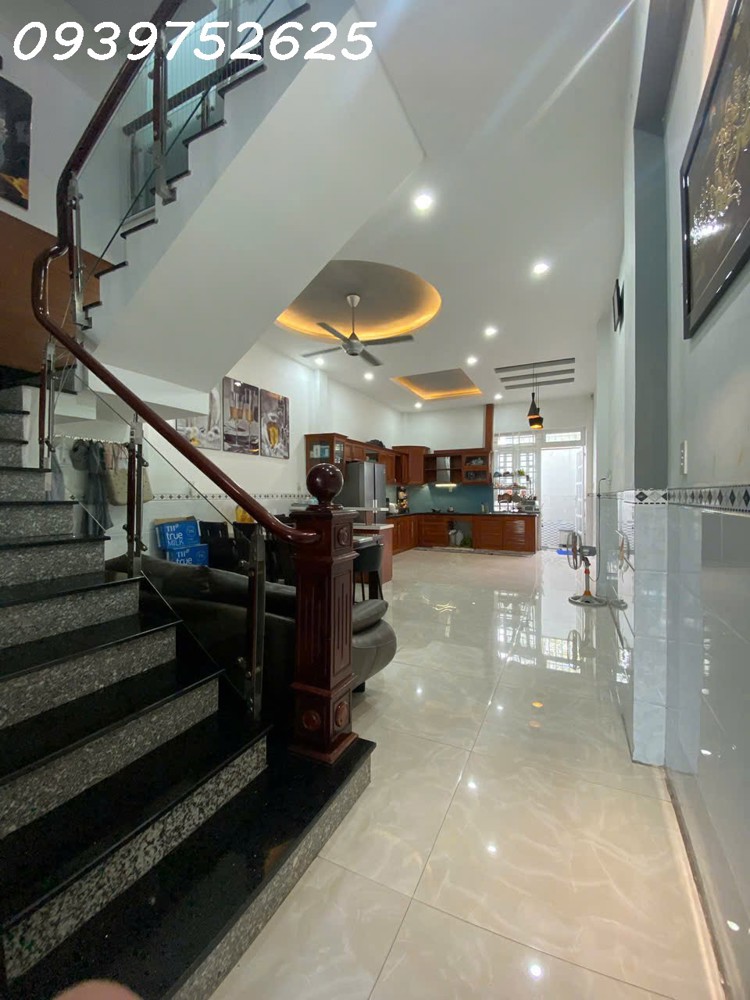 Bán Nhà Đường Quốc Lộ 13 Ô Tô Vào Nhà 105m2 Ngang 4,5 Nở Hậu Ngay Vạn Phúc City Chỉ Nhỉnh 8 Tỷ