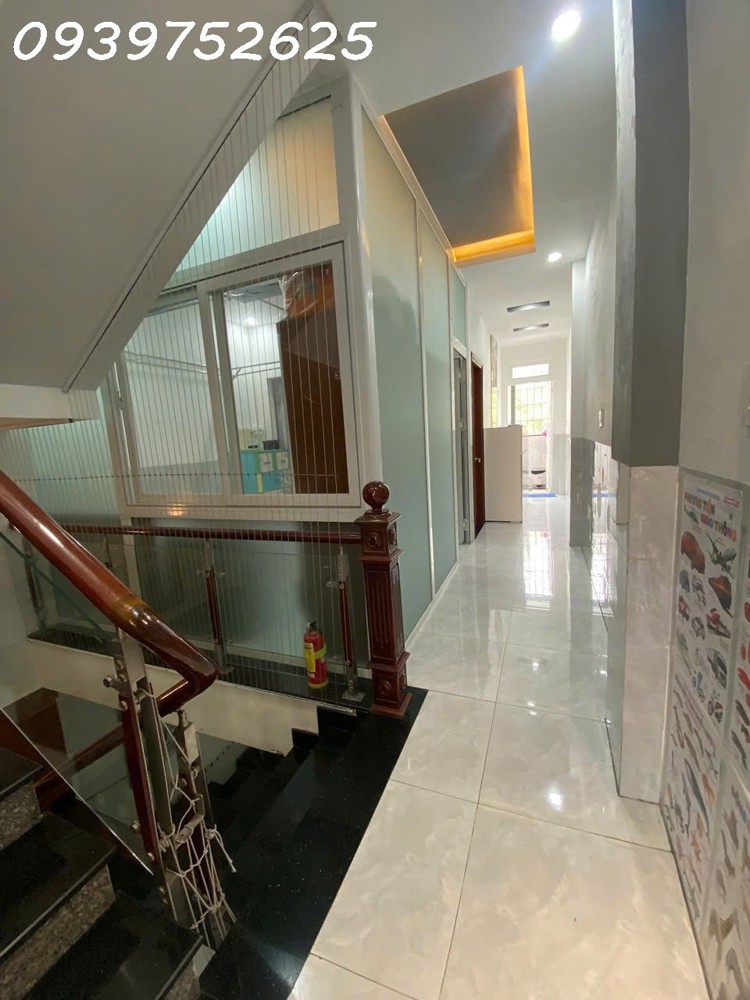 Bán Nhà Đường Quốc Lộ 13 Ô Tô Vào Nhà 105m2 Ngang 4,5 Nở Hậu Ngay Vạn Phúc City Chỉ Nhỉnh 8 Tỷ