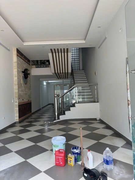 CHO THUÊ NHÀ 5 TẦNG MẶT ĐƯỜNG HOÀNG VĂN THỤ – SÁT QUẢNG TRƯỜNG 3/2 – BẮC GIANG