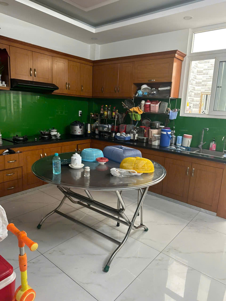 Bán nhà hẻm 6m Hiệp Thành 26 Quận 12, xe hơi đậu cửa, nhà đẹp hiện đại