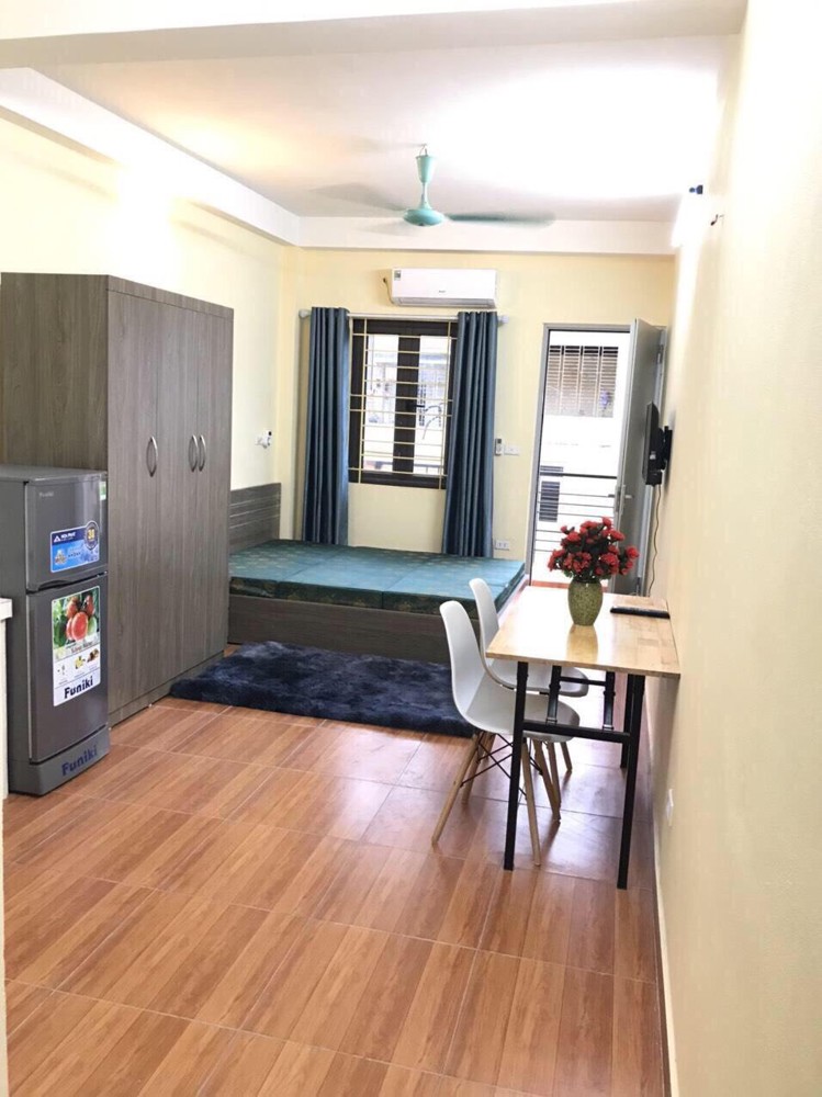 Cho Thuê Ccmn đẹp thoáng ban công giá rẻ Tại 171 Nguyễn Ngọc Vũ, Hoàng Ngân, Lê Văn Lương