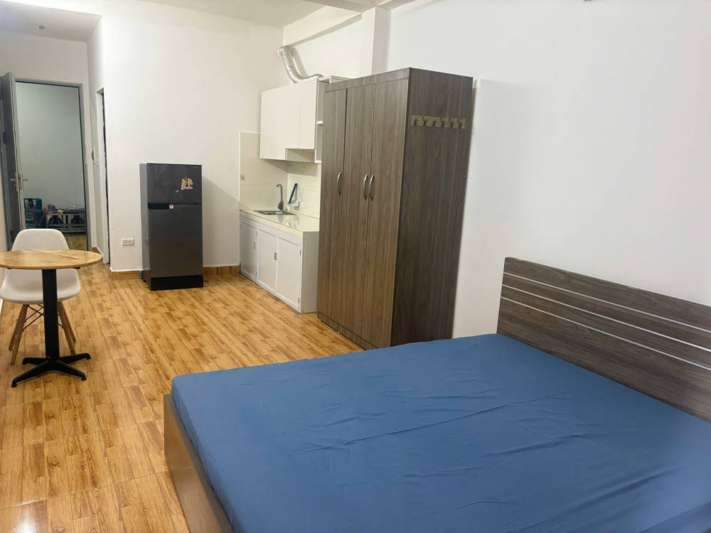 Cho Thuê Ccmn đẹp thoáng ban công giá rẻ Tại 171 Nguyễn Ngọc Vũ, Hoàng Ngân, Lê Văn Lương