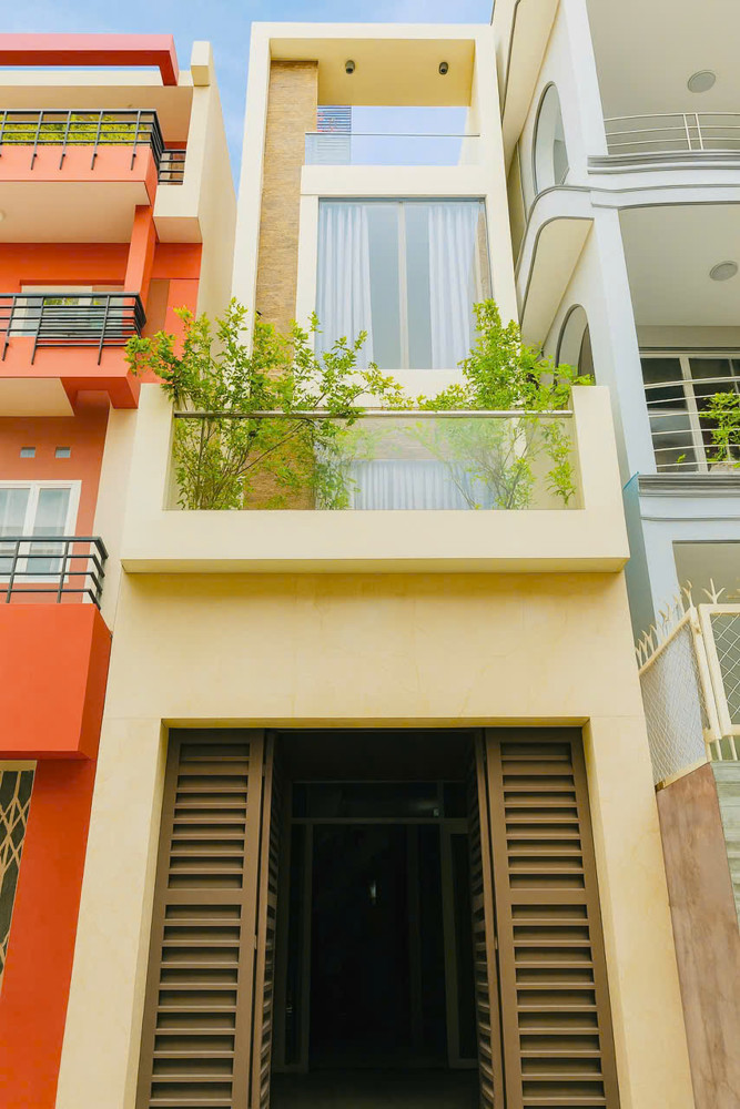 Nhà bán Tân Bình – hẻm xe hơi Cách Mạng Tháng 8 – sát Công viên Lê Thị Riêng